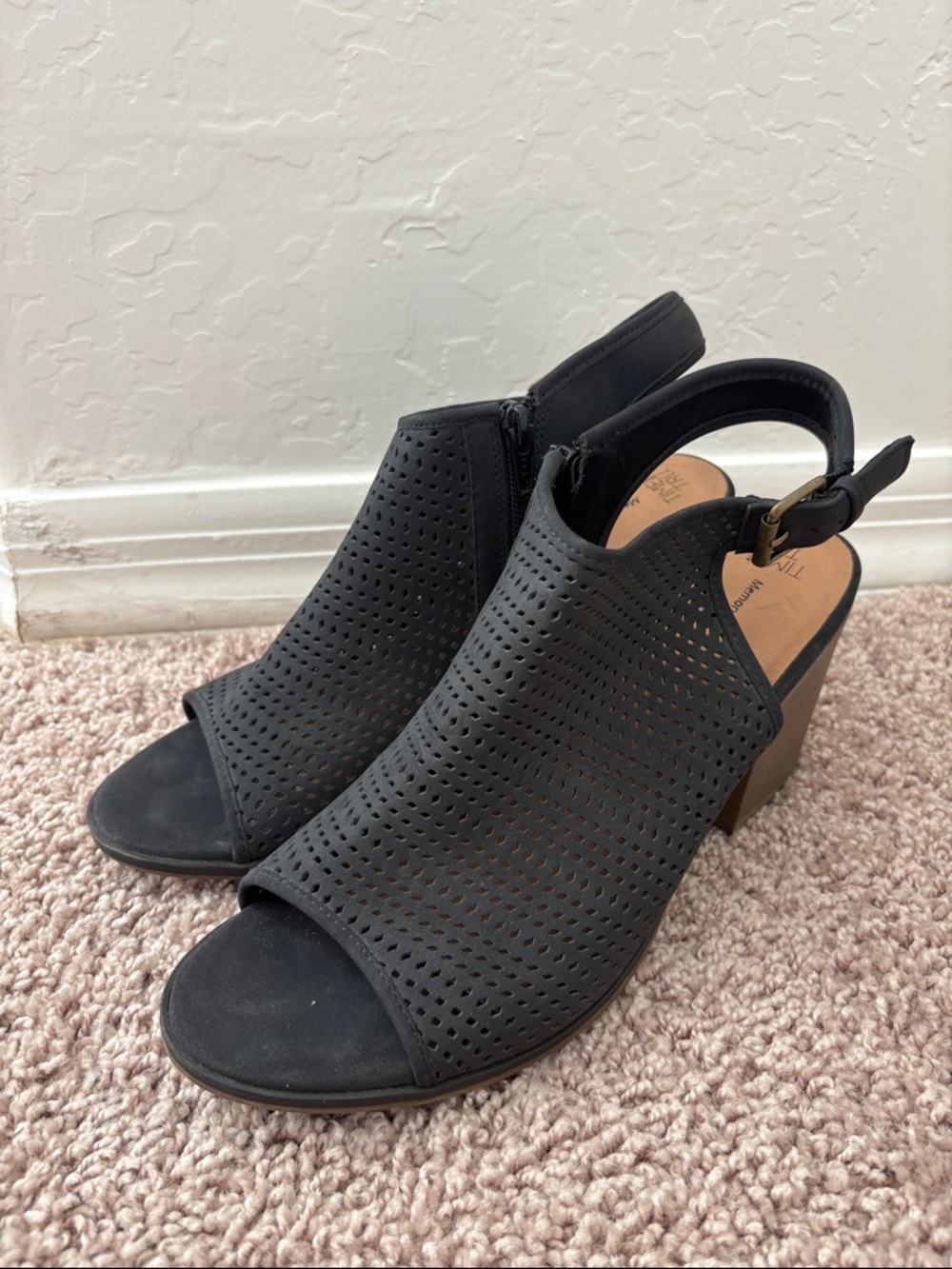 Time & Tru Woman’s Black Perforated Block Heel Sandals Size 10